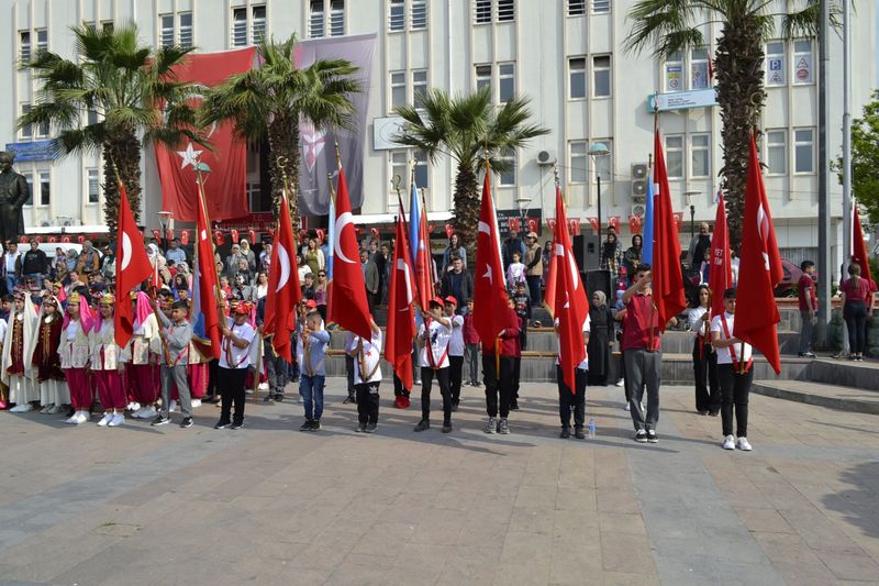 23 Nisan Ulusal Egemenlik ve Çocuk Bayramı büyük bir coşkuyla kutlandı.